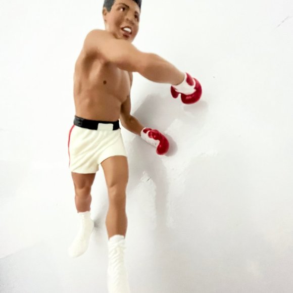 MUHAMMAD ALI Hallmark Keepsake Christmas Ornament, Boxing Boxer Vintage 1999 - Picture 3 of 5